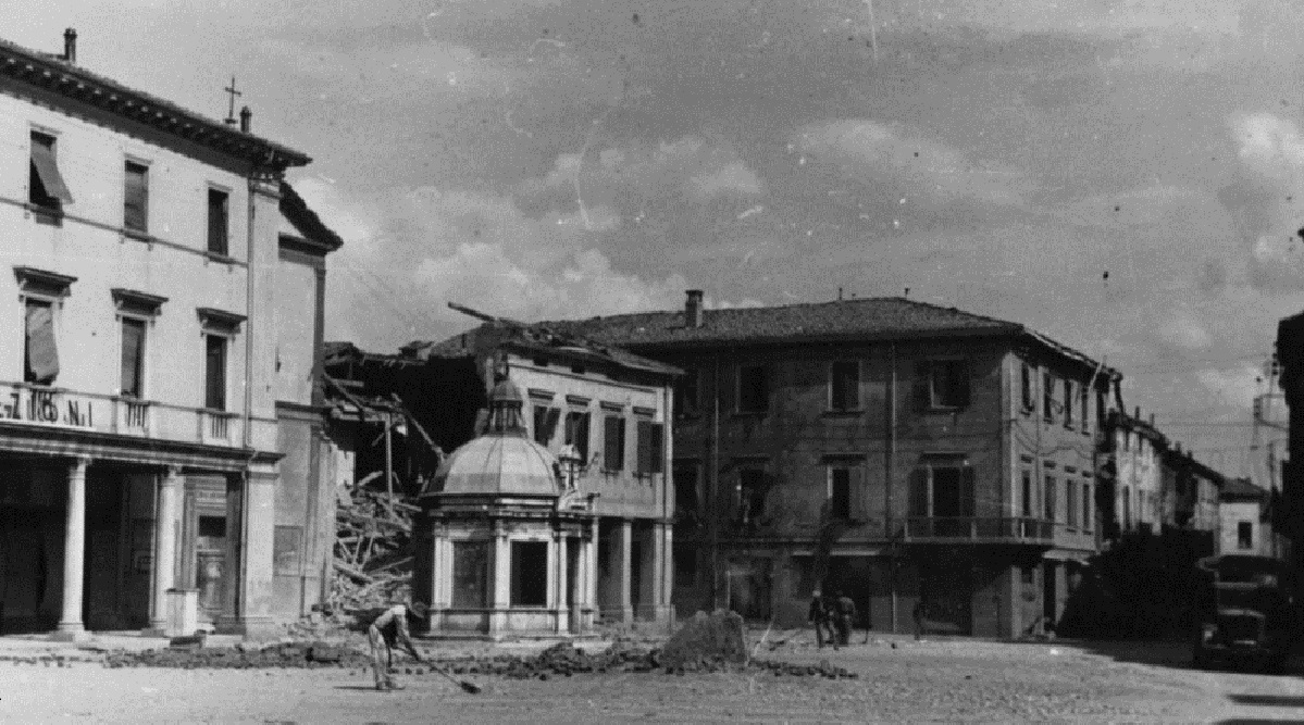 Rimini, Piazza Giulio Cesare oggi Piazza Tre Martiri - 1945.